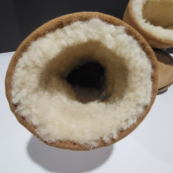 Ugg Short Tan / Caramel Colored Winter Boots - Picture 11 of 13